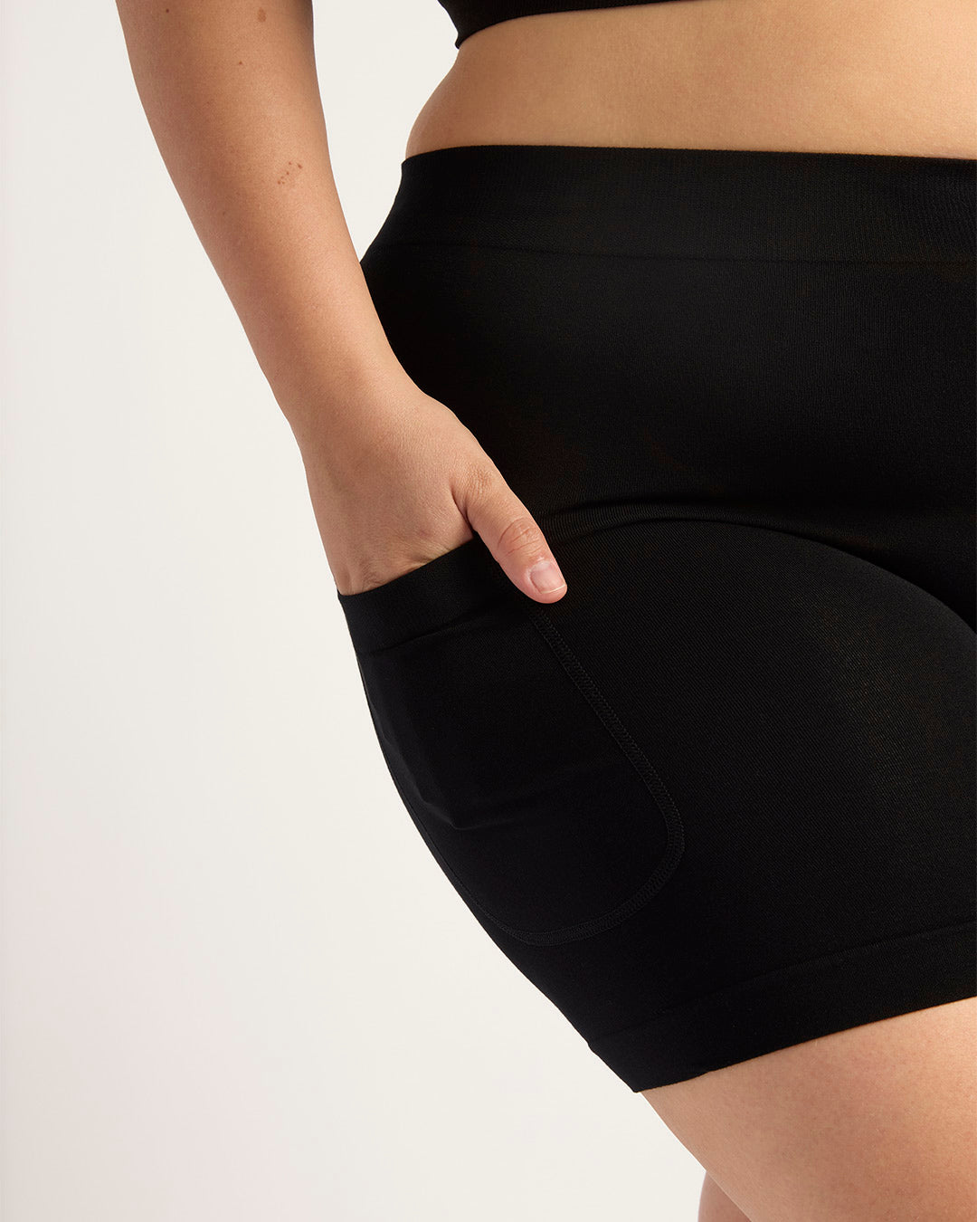 Seamfree Undershort with Pocket 6