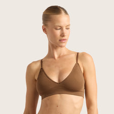 Model's Headshot - Alisa Pensola