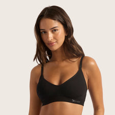 Model's Headshot - Kushi Leggo